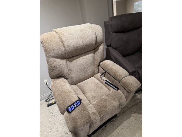 Lift Chair in Ashton Sand