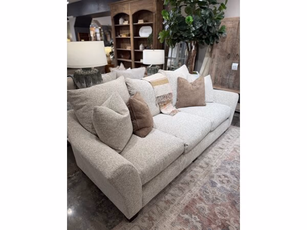 Sofa in Escalade Linen