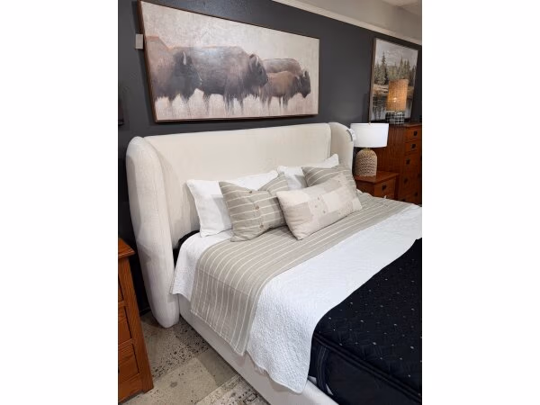 King Bed in Shiloh White Mocha