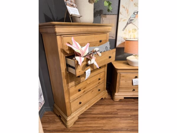 Chest in Chateau Philippe